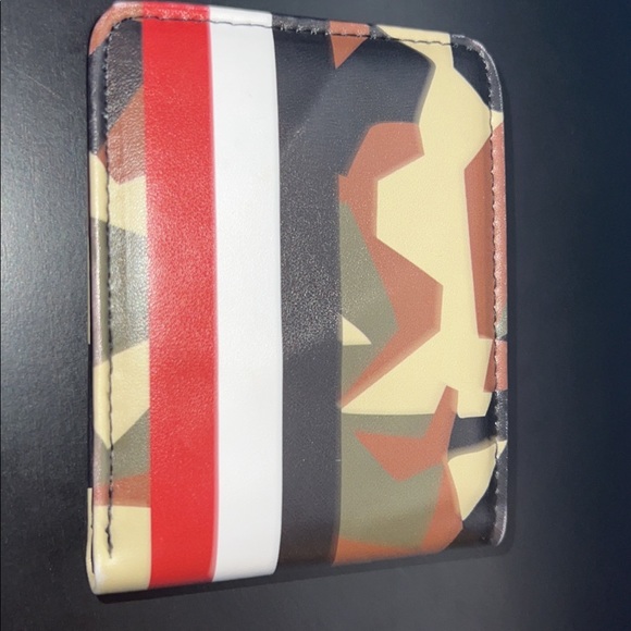 Members Only Wallet - Picture 3 of 3